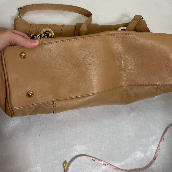 Stuart Weitzman soft leather handbag shoulder bag light brown euc - Picture 8 of 9